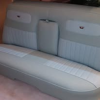 Ljusblå inredning monterad i bilen